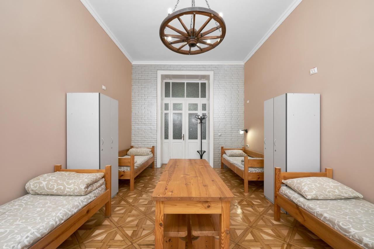 Cossacks Hostel Lviv Exteriör bild