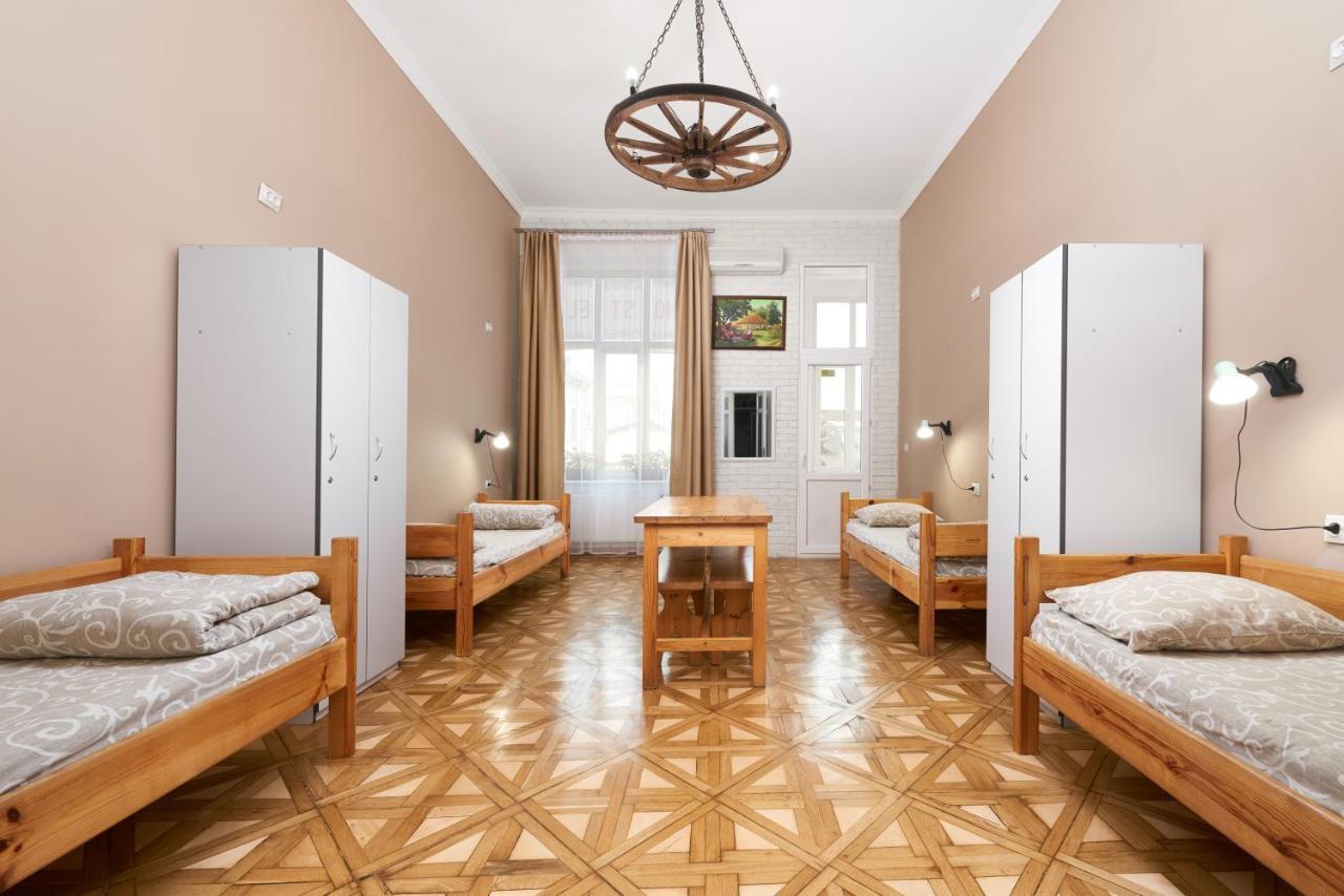 Cossacks Hostel Lviv Exteriör bild