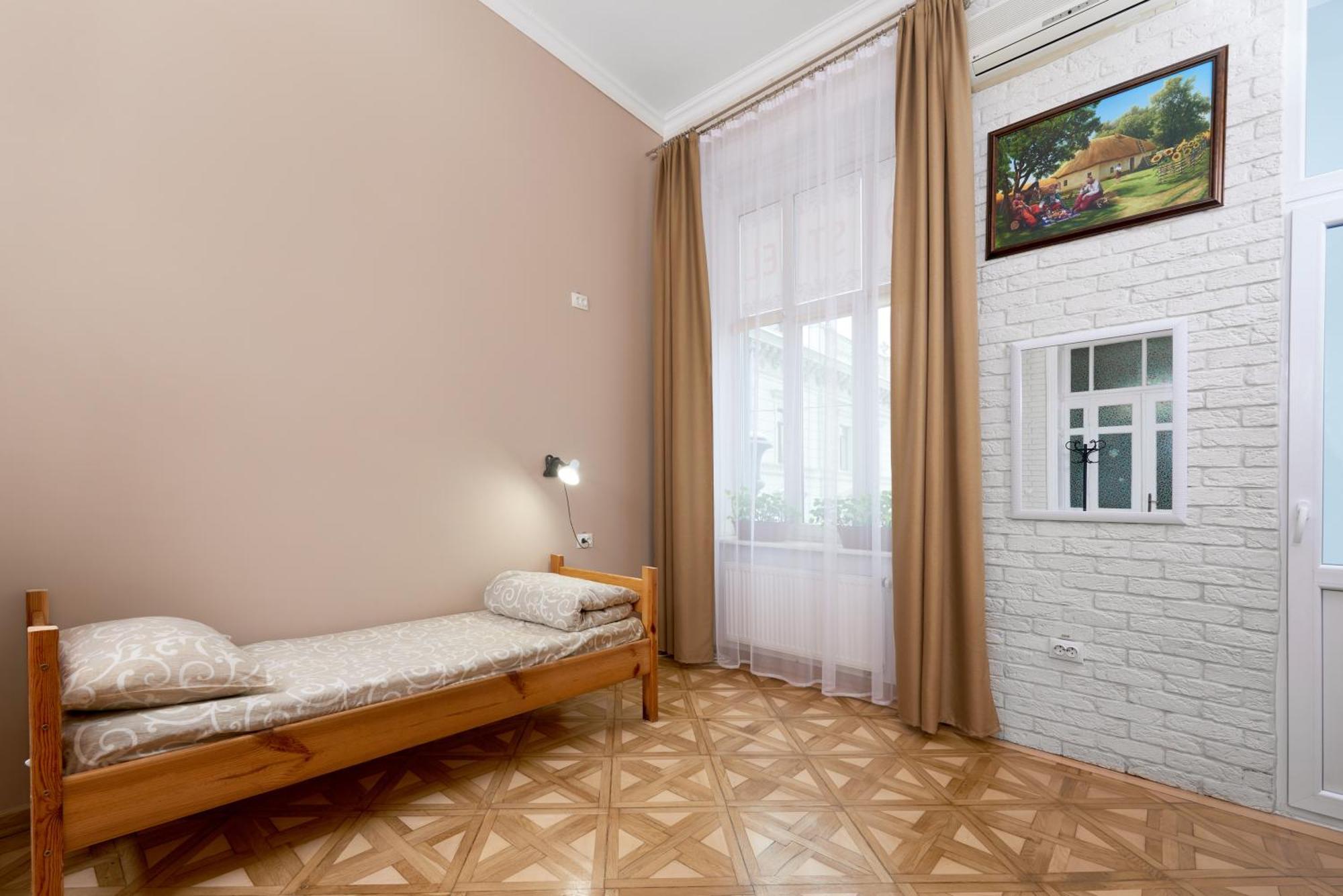 Cossacks Hostel Lviv Rum bild